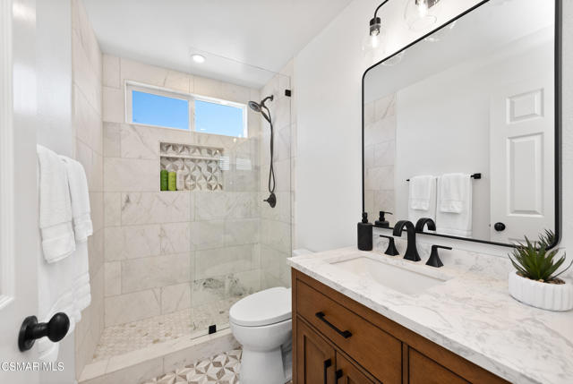 976 Blackbourne, Oak Park CA: https://media.crmls.org/mediaz/474780c6-65d1-418e-a7ff-44cc9af707ac.jpg