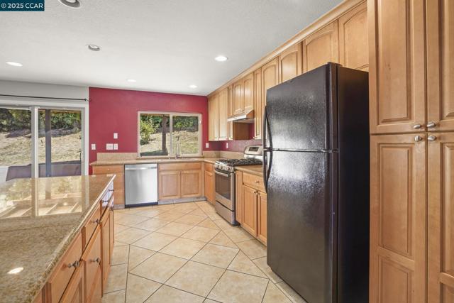 89 Cormorant Court, Martinez CA: https://media.crmls.org/mediaz/4747a891-79fa-4ea7-9fe0-266713cfa905.jpg