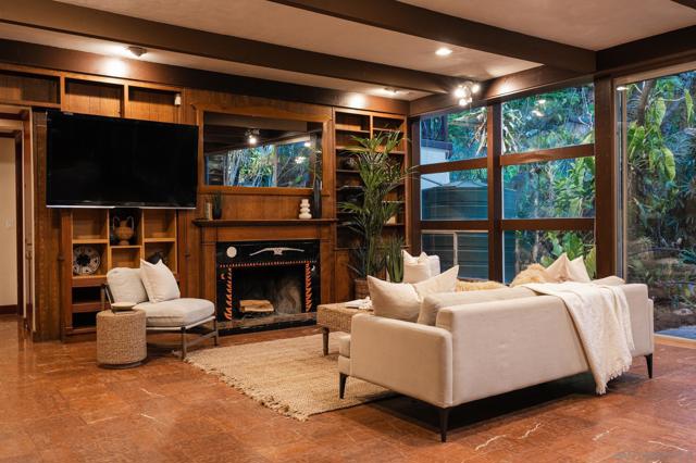 1010 Myrtle Way, San Diego CA: https://media.crmls.org/mediaz/4747dd28-639f-490d-9c02-2e71fefbbc89.jpg