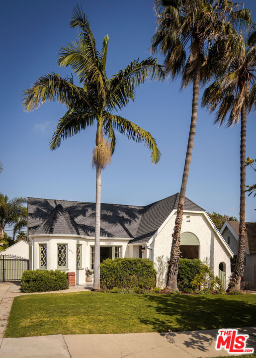 1612 S Ogden Drive, Los Angeles CA: https://media.crmls.org/mediaz/4747f10d-6b75-4c07-a6d9-8c7ffe4859af.jpg