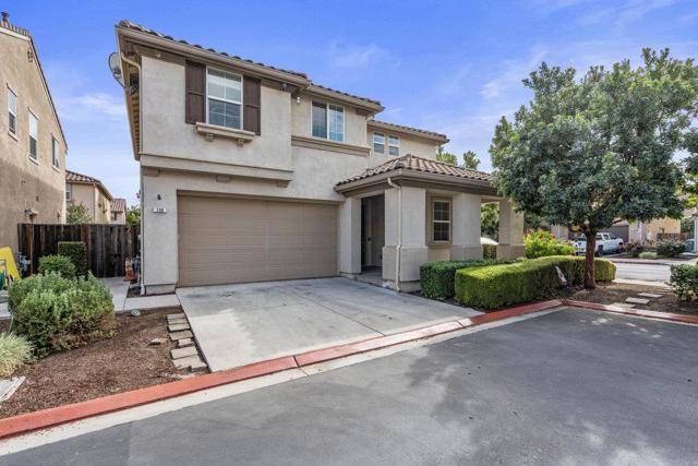 130 Lusitano Way, Gilroy CA: https://media.crmls.org/mediaz/4747f2bf-d9f2-4b63-ba52-d28beae8f99a.jpg