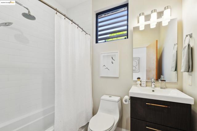 2010 9th St, Berkeley CA: https://media.crmls.org/mediaz/47484689-34b0-4c41-8be2-0fc4dade5234.jpg