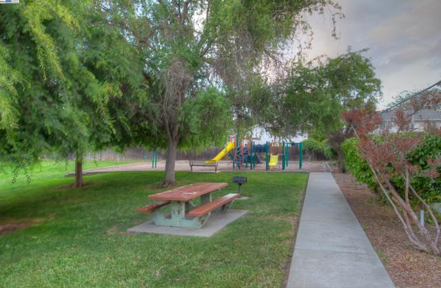 1392 Springview Ct., Concord CA: https://media.crmls.org/mediaz/4748646f-1d64-468a-946c-309686a8b316.jpg