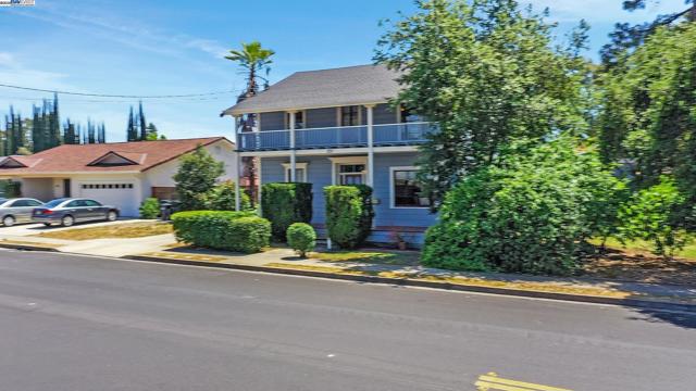 2211 College Avenue, Livermore CA: https://media.crmls.org/mediaz/4748e036-48bf-423c-8933-751af5fe74a3.jpg