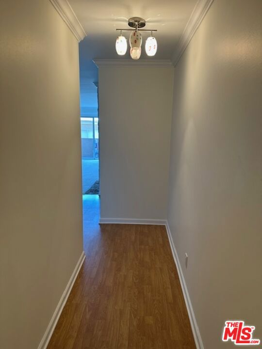 2320 S Bentley Avenue, Los Angeles CA: https://media.crmls.org/mediaz/474927ec-c30e-4a67-a785-568e29d836c2.jpg