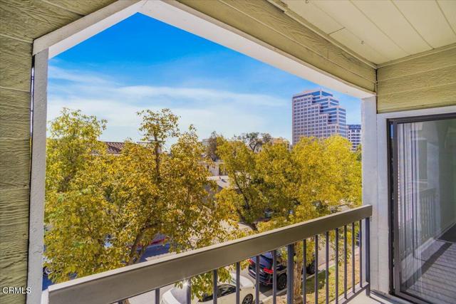 Detail Gallery Image 4 of 15 For 601 N Kenwood St #207,  Glendale,  CA 91206 - 2 Beds | 2 Baths