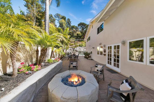 6937 Paseo Laredo, La Jolla CA: https://media.crmls.org/mediaz/474a6ec1-2afd-45fa-b3c1-d1bf3dcb0fac.jpg
