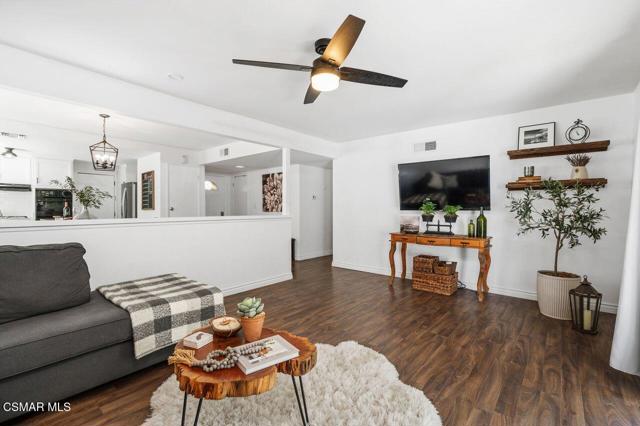 2142 Atwater Avenue, Simi Valley CA: https://media.crmls.org/mediaz/474add36-2bdb-47b3-9e43-5f96a8acf15a.jpg