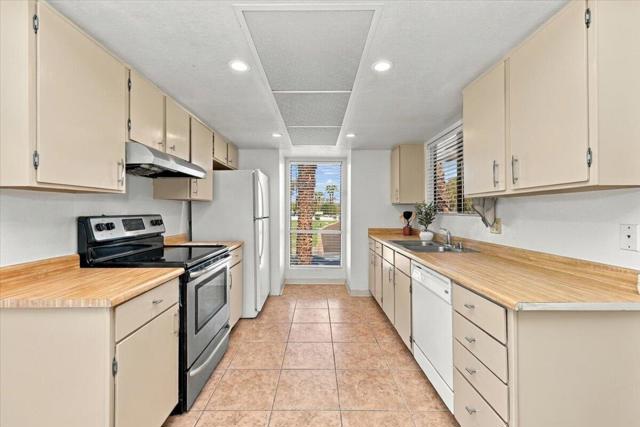 5115 E Waverly Drive #D30, Palm Springs, CA 92264