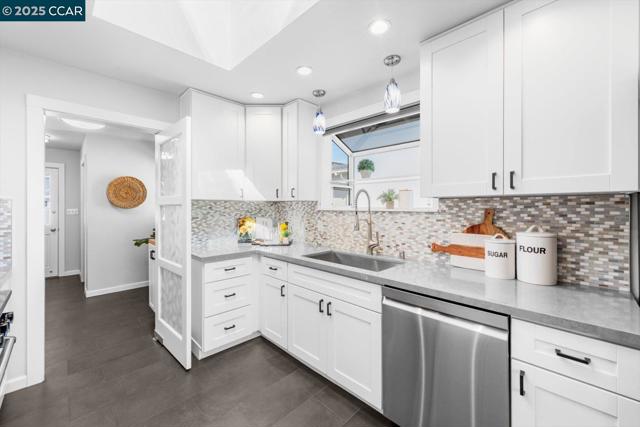 708 Pomona Ave, El Cerrito CA: https://media.crmls.org/mediaz/474b8a5d-a75a-4b5d-ae51-9afc21af0202.jpg