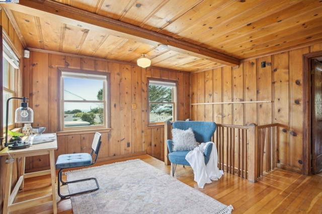 400 Paloma Ave, Pacifica CA: https://media.crmls.org/mediaz/474b97ca-c048-45ab-8b36-2bec995fd4be.jpg