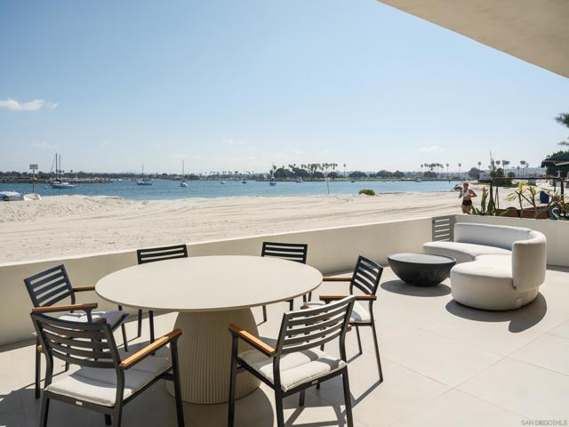 2841 Bayside Walk, San Diego CA: https://media.crmls.org/mediaz/474bee9f-3f58-4c13-b9b2-3215c81a7b2f.jpg