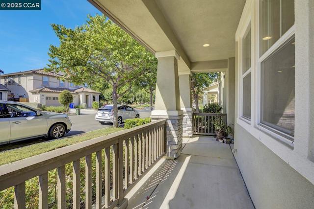 330 Pacifica Dr, Brentwood CA: https://media.crmls.org/mediaz/474c2f64-ae4b-4d24-9d6d-637315d68f63.jpg