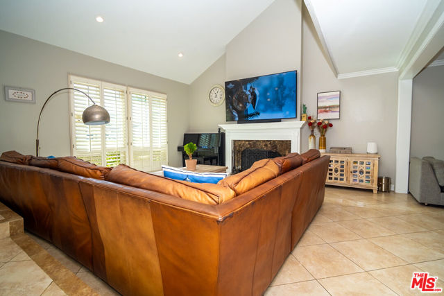 879 Shadowgrove Street, Brea CA: https://media.crmls.org/mediaz/474cde38-fa1d-4b7d-b07c-578bcb7e03b7.jpg