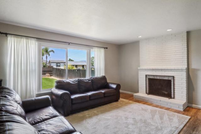 Detail Gallery Image 9 of 31 For 915 Crest View Rd, Vista,  CA 92081 - 3 Beds | 2 Baths