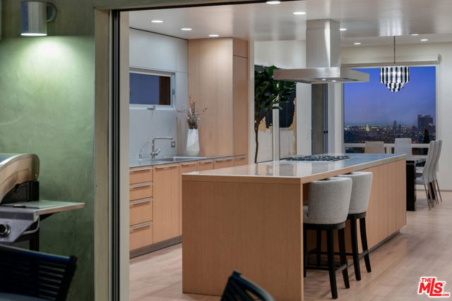2742 Creston Drive, Los Angeles CA: https://media.crmls.org/mediaz/474d6f0d-b04b-47b4-868c-c6ea5819d290.jpg
