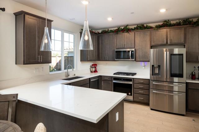 7021 Vintner Court, Gilroy CA: https://media.crmls.org/mediaz/474d77f0-17ac-4d5c-9c80-e179c3dc090b.jpg