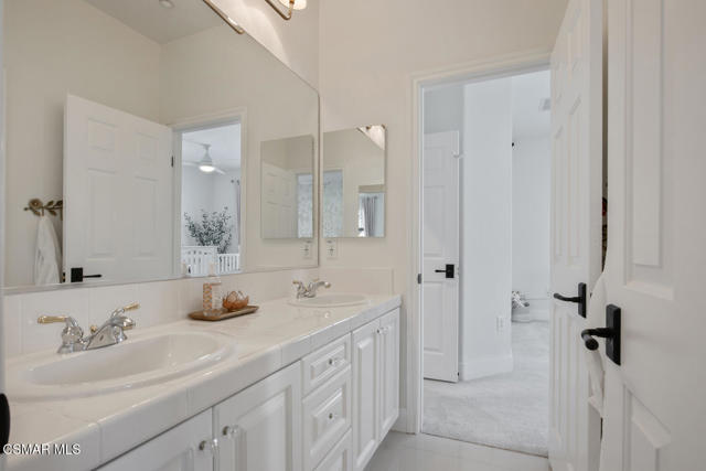 1615 Vista Oaks Way, Westlake Village CA: https://media.crmls.org/mediaz/474e2ffc-13f7-48d5-9d09-067fcc90a098.jpg