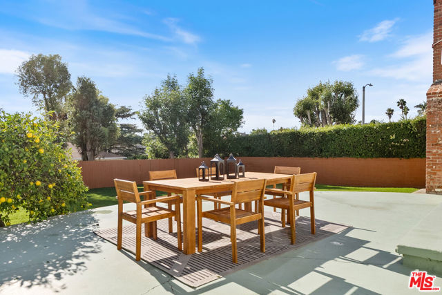 4180 Mount Vernon Drive, View Park CA: https://media.crmls.org/mediaz/474e7a54-512c-4ed4-8861-f142f607eda2.jpg