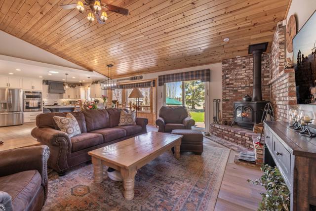 1188 Monte Vista Drive, Big Bear CA: https://media.crmls.org/mediaz/474f0e5a-d61c-4b49-88e2-b2232af08457.jpg