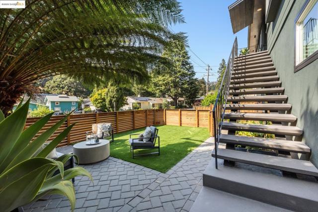 5646 Thornhill Dr, Oakland CA: https://media.crmls.org/mediaz/474f71a1-1ab6-4bd0-85a2-214a5f6fd33c.jpg