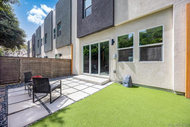 10402 Harlow Cir, San Diego CA: https://media.crmls.org/mediaz/474fa2f3-30b7-48f2-b596-4c1e13914b41.jpg