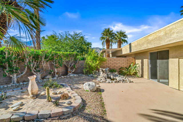 1391 Sunflower Circle S, Palm Springs, CA 92262