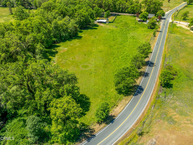 3901 Canyon Road, Willits CA: https://media.crmls.org/mediaz/4750fe63-43dc-45db-8855-1d7c4f440019.jpg