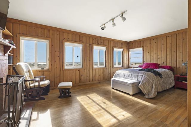 3025 Ocean Drive, Oxnard CA: https://media.crmls.org/mediaz/4751132b-05b5-4e91-bf0f-9bad671f0e9c.jpg