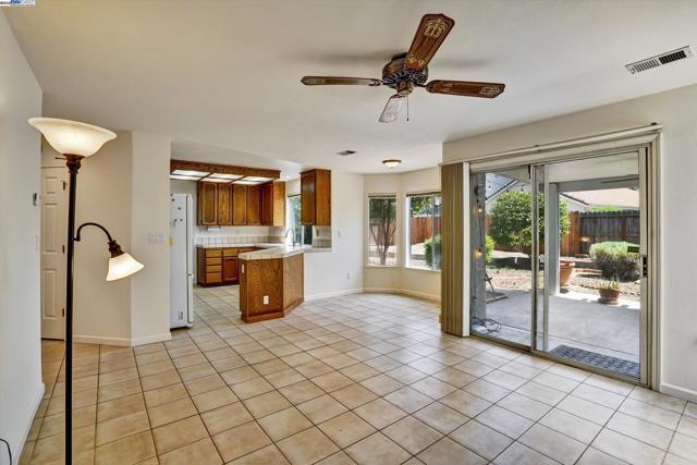 1400 Tennis Ln, Tracy CA: https://media.crmls.org/mediaz/4751981e-6697-4914-801f-662177ffc1a1.jpg