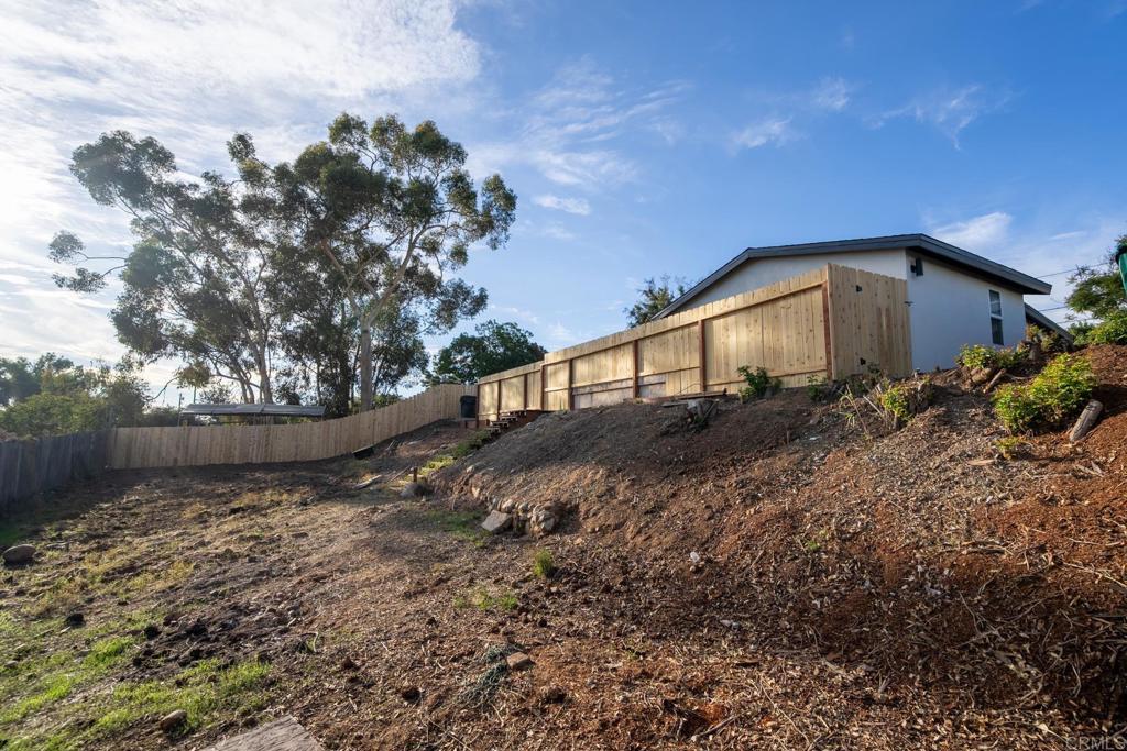 https://media.crmls.org/mediaz/47520e2d-98f2-4349-8614-f0021a83d3a4.jpg?preset=X-Large