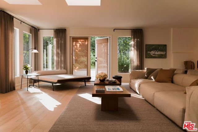 14804 Greenleaf Street, Sherman Oaks CA: https://media.crmls.org/mediaz/47521546-f6fb-4a83-9b69-68ec19afb36a.jpg