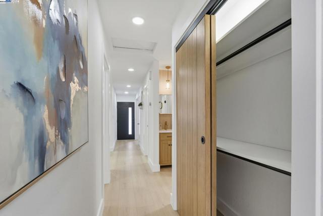 32252 Coronation dr, Union City CA: https://media.crmls.org/mediaz/47522317-f816-4b3a-af8b-11b6ee2d8541.jpg