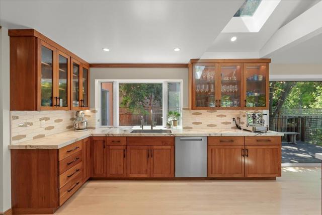 734 Oregon Avenue, San Mateo CA: https://media.crmls.org/mediaz/4752347b-5735-4083-b775-1669e5d6c6a1.jpg