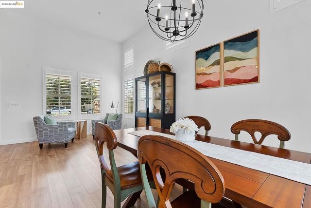 917 Sawyer Way, Brentwood CA: https://media.crmls.org/mediaz/47525b90-f7ad-4ea7-9a99-08f73ea19640.jpg