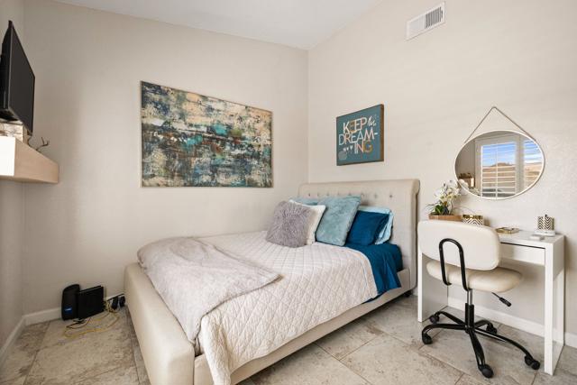 42639 Devonshire Street, Palm Desert CA: https://media.crmls.org/mediaz/4752bfa3-b86b-4fcb-bf2c-2a71efbbb12e.jpg