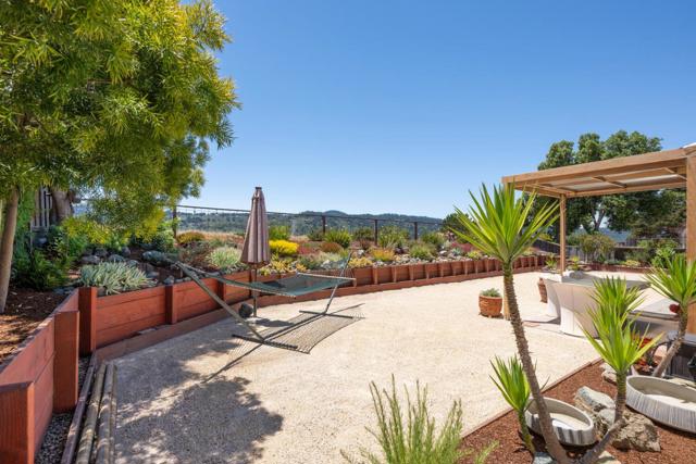 1652 Lexington Avenue, San Mateo CA: https://media.crmls.org/mediaz/4752c5b1-b3dc-42cf-a44a-fec5392aca0f.jpg