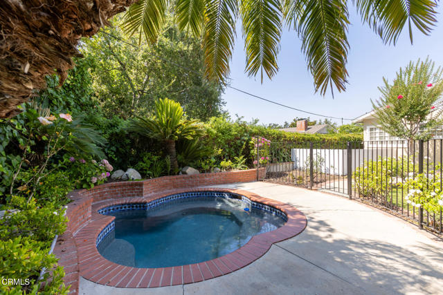 4650 Encinas Drive, La Canada Flintridge CA: https://media.crmls.org/mediaz/47530f3d-f4f7-480a-a69b-cf024de9eb0b.jpg