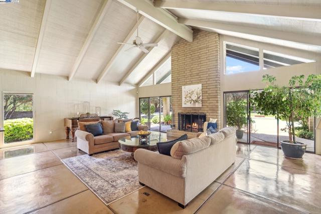 419 Burkhard Rd, Patterson CA: https://media.crmls.org/mediaz/4753a9e2-8dd6-485b-a4e7-e792c103a2d4.jpg