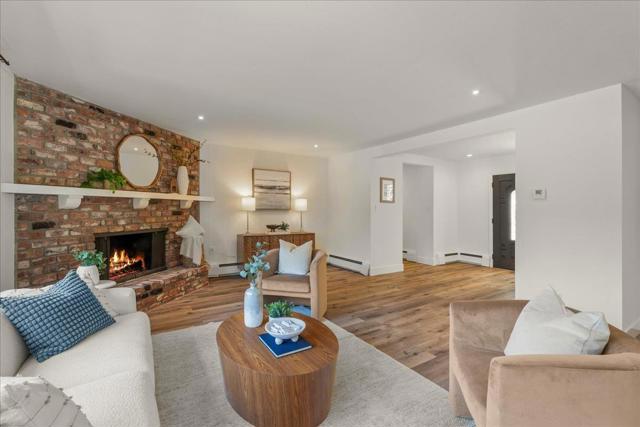 12272 Windsor Court, Los Altos Hills CA: https://media.crmls.org/mediaz/4754ae15-3ed1-4d31-9226-6a5ce546553d.jpg