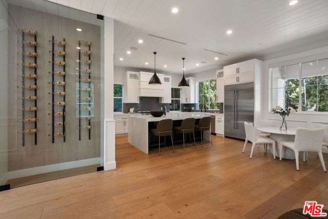 18057 Valley Vista Boulevard, Encino CA: https://media.crmls.org/mediaz/4754f803-bf8e-4b00-92a3-94b50e061518.jpg