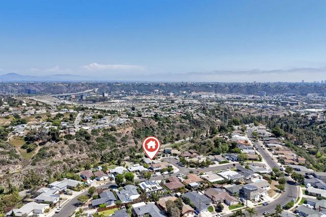 7912 Blue Jay Place, San Diego CA: https://media.crmls.org/mediaz/47552a59-3998-4b71-ab28-8cb276d1c76e.jpg