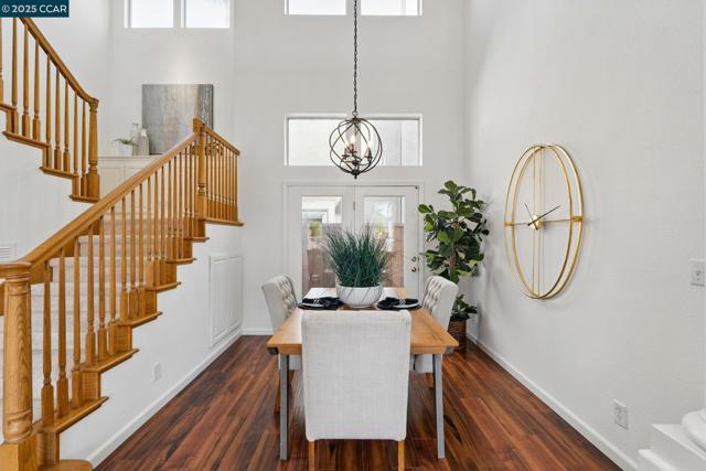 30300 Meridien Cir, Union City CA: https://media.crmls.org/mediaz/47559b18-4bb4-4bc0-9578-22fffd3bfcc0.jpg