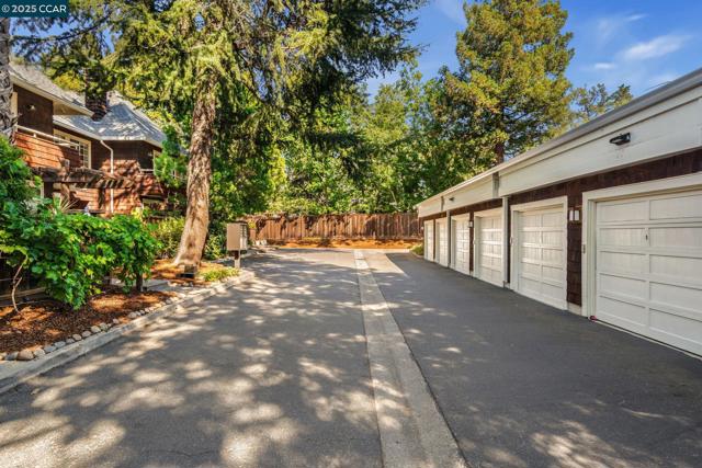 1354 Walden Rd, Walnut Creek CA: https://media.crmls.org/mediaz/4755b605-bba2-4bce-8b43-441dff1ac378.jpg