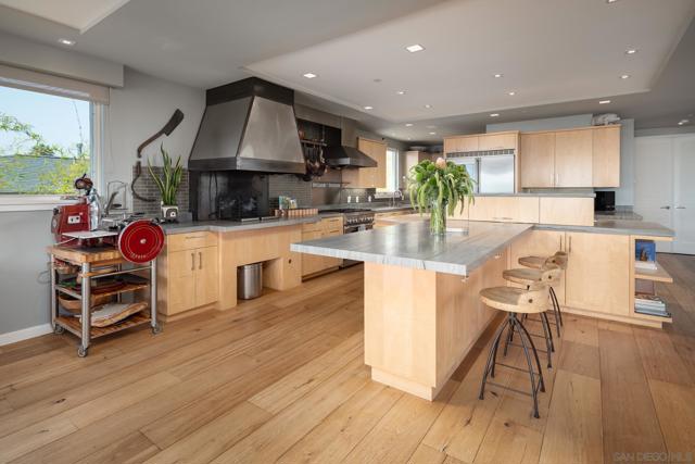 1521 Neptune Ave, Encinitas CA: https://media.crmls.org/mediaz/47563ffd-aeaa-4fdd-8b57-212c9ddf5a8d.jpg