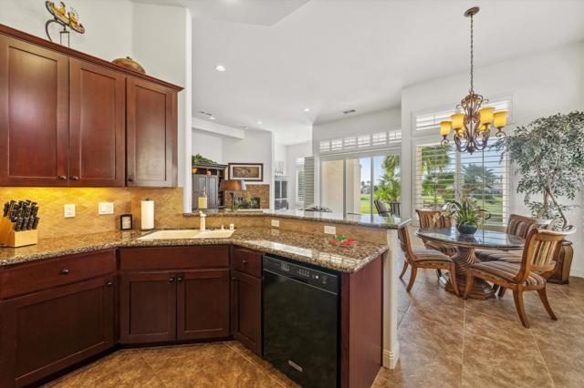 80143 Miramonte Lane, La Quinta CA: https://media.crmls.org/mediaz/47567fa2-35e9-409b-a620-5f42b77d759f.jpg