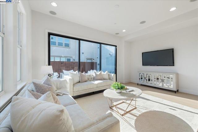 4206 Sunset View Dr, Dublin CA: https://media.crmls.org/mediaz/47569bee-1a8d-495d-9eee-ddc2cd966c3c.jpg