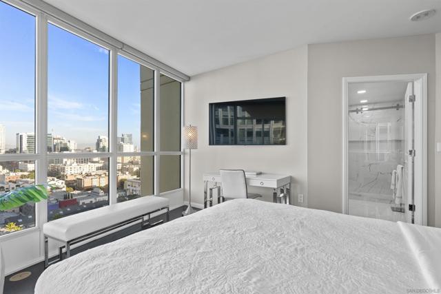 555 Front St., San Diego CA: https://media.crmls.org/mediaz/47569ef5-4ee6-4585-9452-2e69220e2d3e.jpg