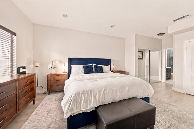 14819 Magnolia Boulevard, 7 photo 18
