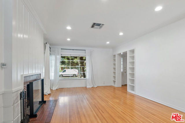 4659 Morse Avenue, Sherman Oaks CA: https://media.crmls.org/mediaz/4756cc6b-4902-4936-855d-cdb3f38e9151.jpg